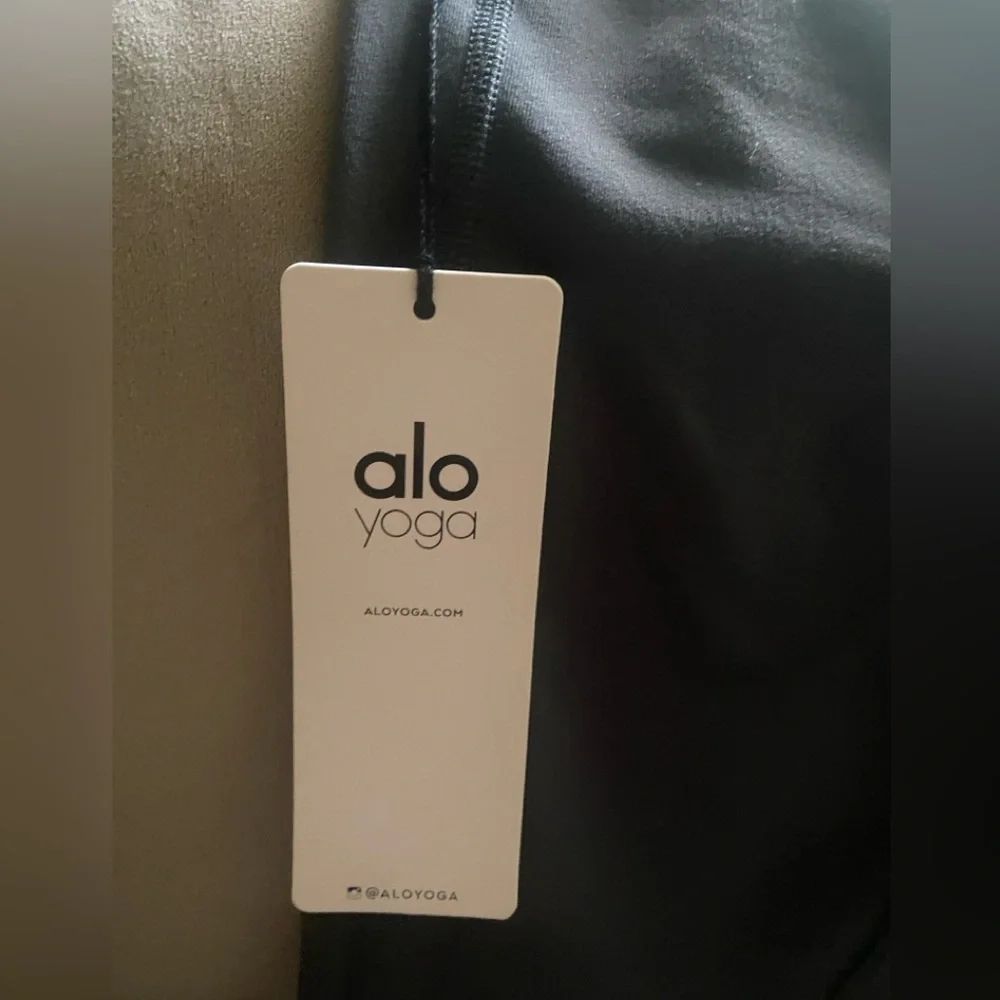 Super Flattering ALO Yoga High-Waist Moto Legging